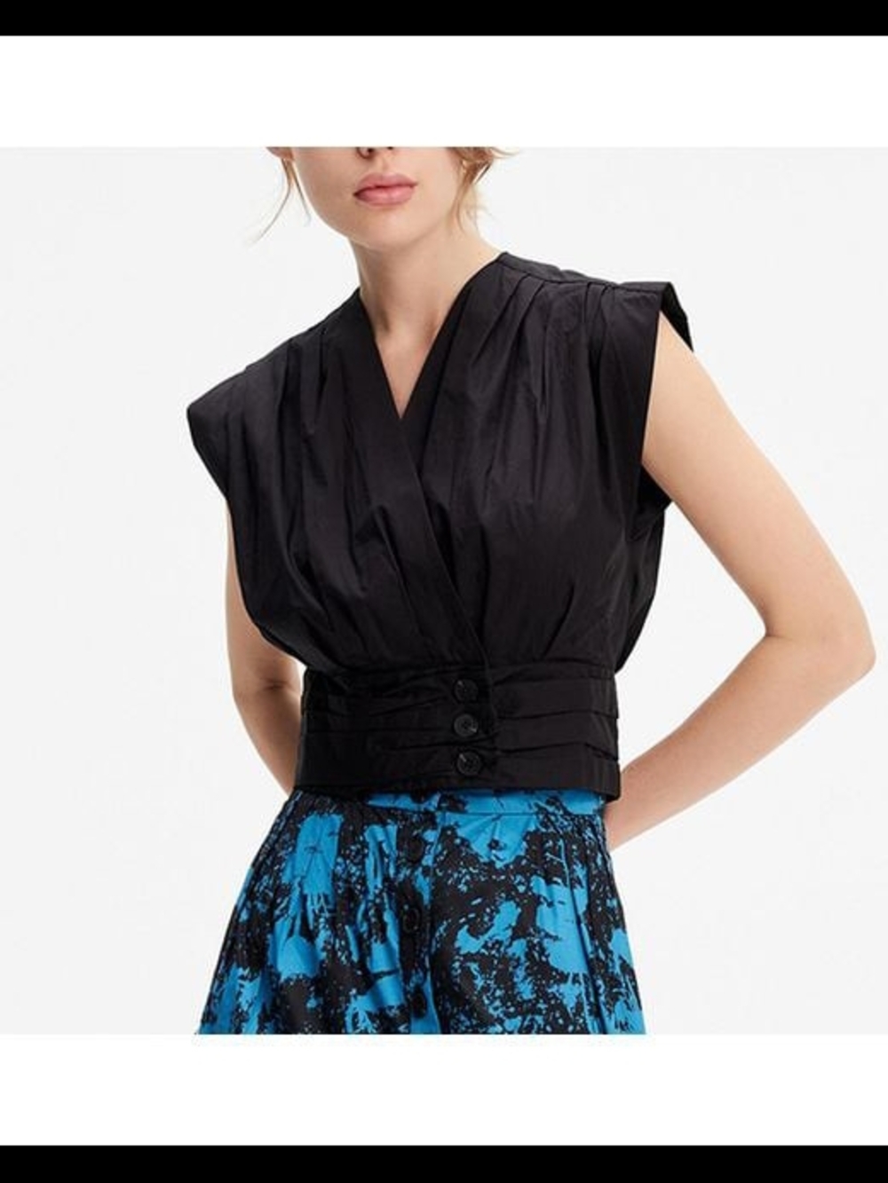Smart and Joy Women's Black Cross-Heart Crop Top